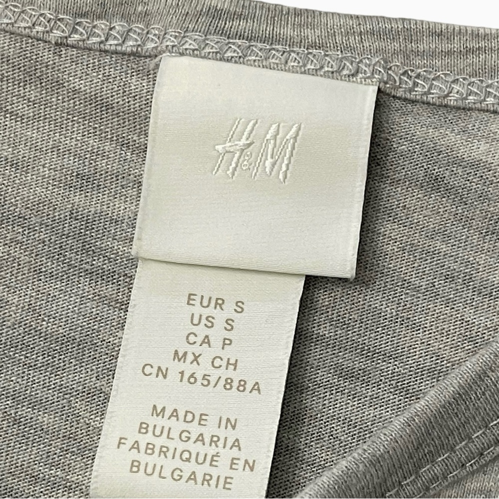 H&M Fitted T-shirt in soft cotton jersey with a printed design at front - Picture 9 of 10